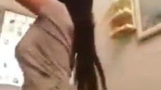 Домашнее порно с мастурбацией грудастой армянки в ванной
